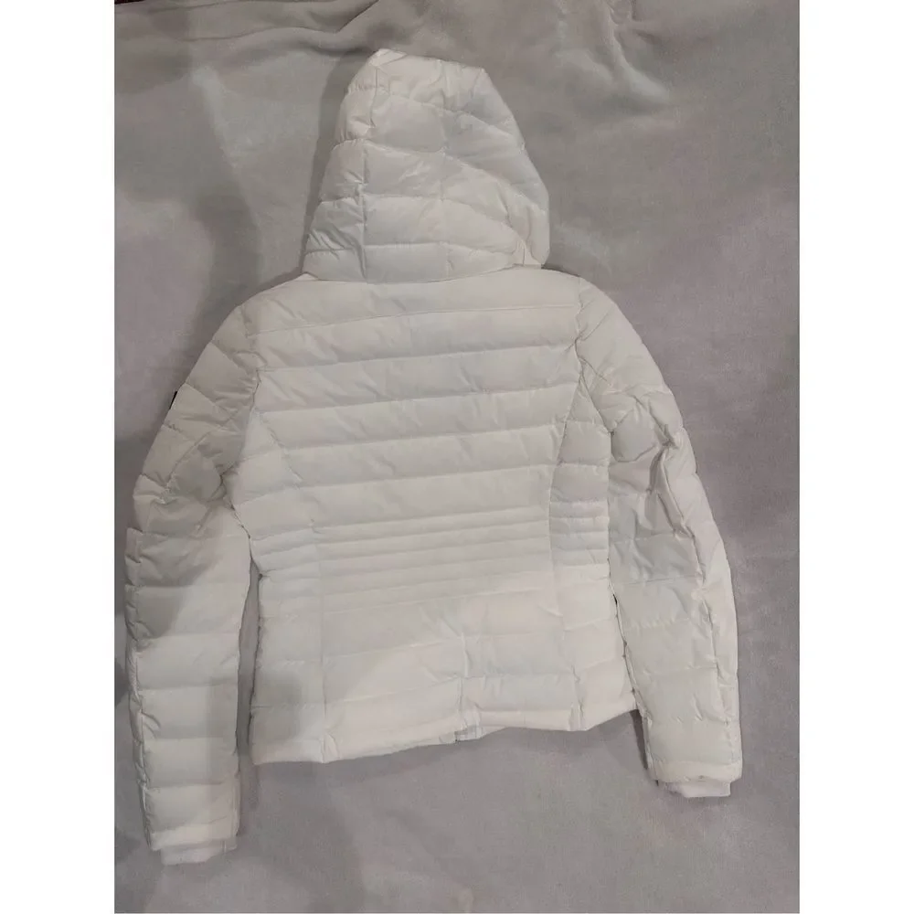 White Calvin Klein XS women’s weather proof puffy jacket